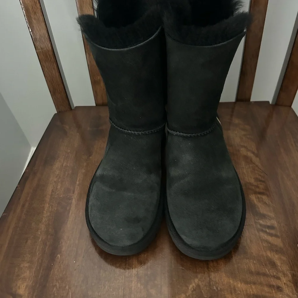 UGG Bailey Zip Mid-Calf Boots Flat Black Twinface Sheepskin Real Fur US Size 6‎